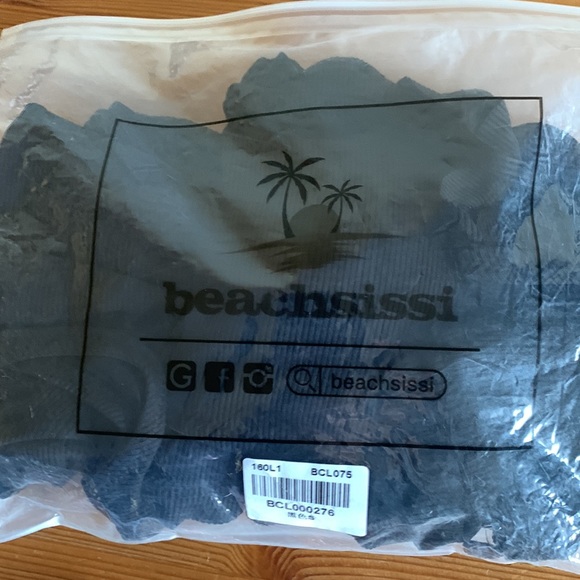 Beachsissi Black size Medium bikini - Picture 7 of 7